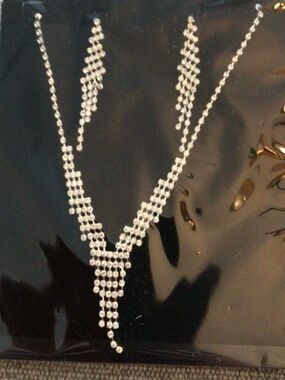 Women’s new in package rhinestone necklace and pierced earring set